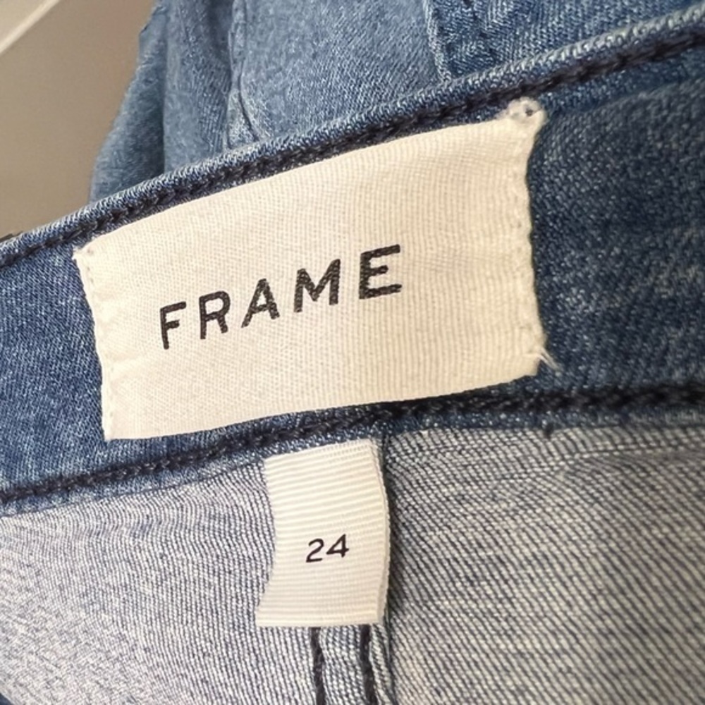 • FRAME Denim • Le High Skinny Jeans 24. Extremely soft and stretchy.
